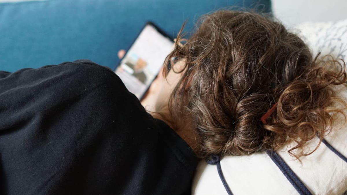 Los jóvenes “NINIS” en Chile alcanzan nivel más alto de los últimos años: experta derriba uno de los mitos