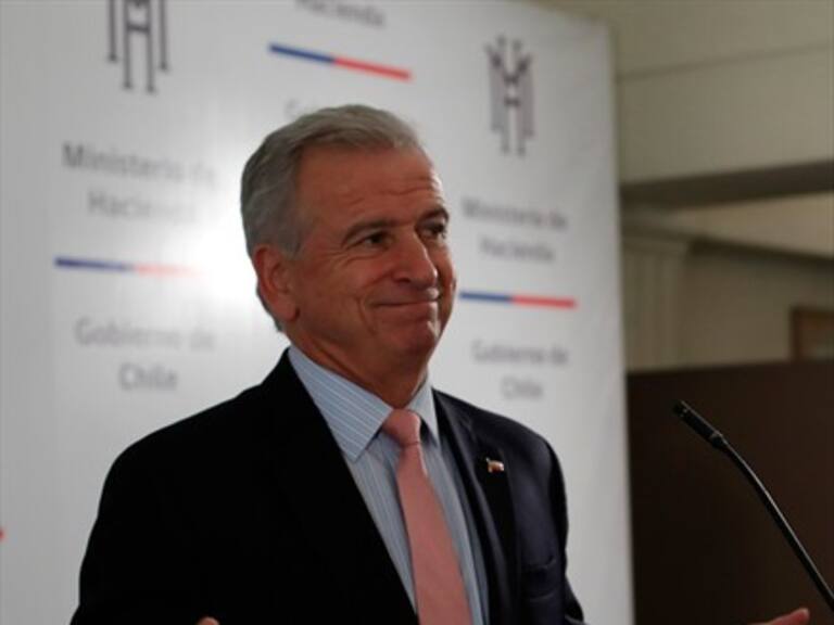 Harvard dice que invitó a Larraín en su calidad de alumno y exministro