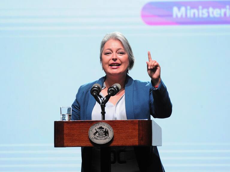 08 DE ENERO 2024 / SANTIAGO
Jeannette Jara, ministra del Trabajo.
El Presidente de la República; junto a las ministras del Trabajo, secretaria general de Gobierno, ministra de la Mujer y Equidad de Género, la ministra de Bienes Nacionales, y la alcaldesa de Peñalolén, encabezan la actividad Mejores Pensiones para las Mujeres de Chile.
La actividad se efectuó en el Centro Cultural Chimkowe de la comuna de Peñalolén.
VICTOR HUENANTE/ AGENCIAUNO
