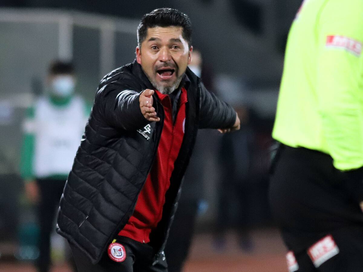 Jonathan Orellana vuelve a dirigir Unión San Felipe a más de un año de su despido