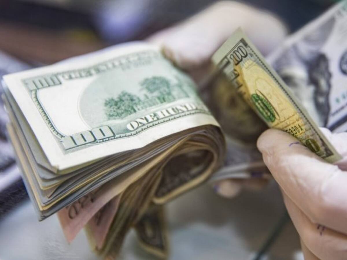 Dólar en Chile: divisa abre con tendencia al alza pero se mantiene bajo los $900