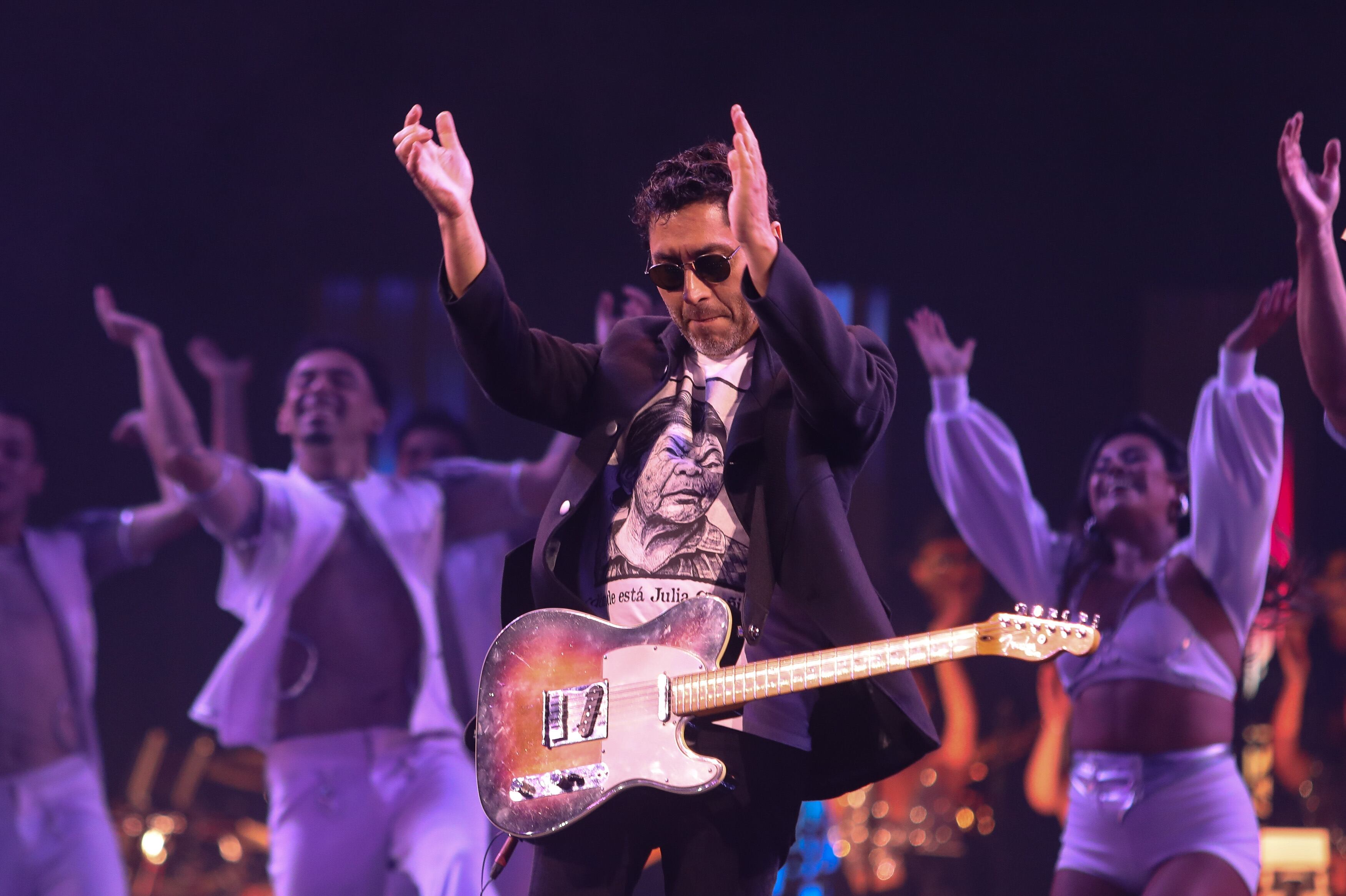 Overtura con la presencia de los interpretes de las competencias folcloricas e internacional además del Jurado presidido por Claudio Narea, Kidd Voodoo, Emilia Dides y Bacilos durante la Tercera Noche del 64 Festival Internacional de la Canción Viña 2025 en la Quinta Vergara .