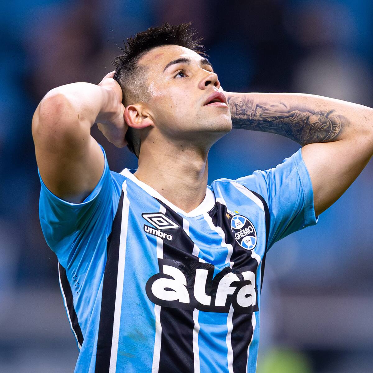 La UC recibe millonario monto por deuda de Gremio ante el traspaso de Alexander Aravena