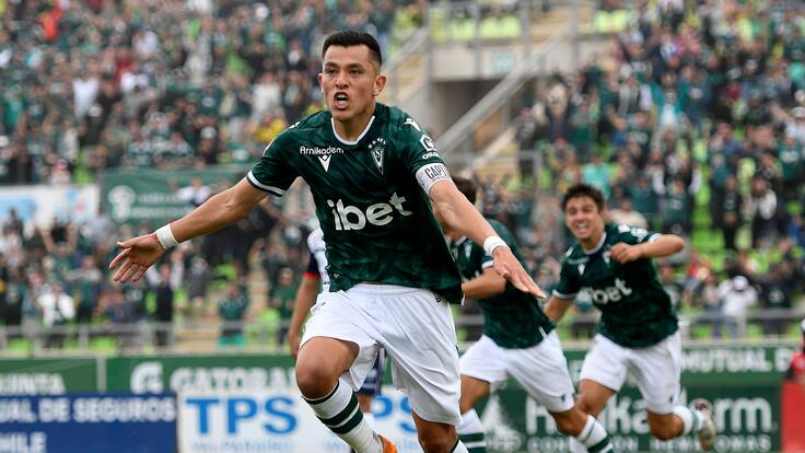 Carlos Muñoz extiende su contrato en Santiago Wanderers