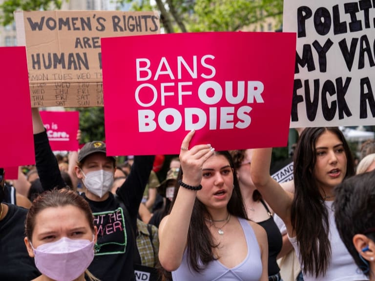 EE.UU: Nebraska prohibe el aborto y el tratamiento hormonal a personas transgénero menores de 19 años