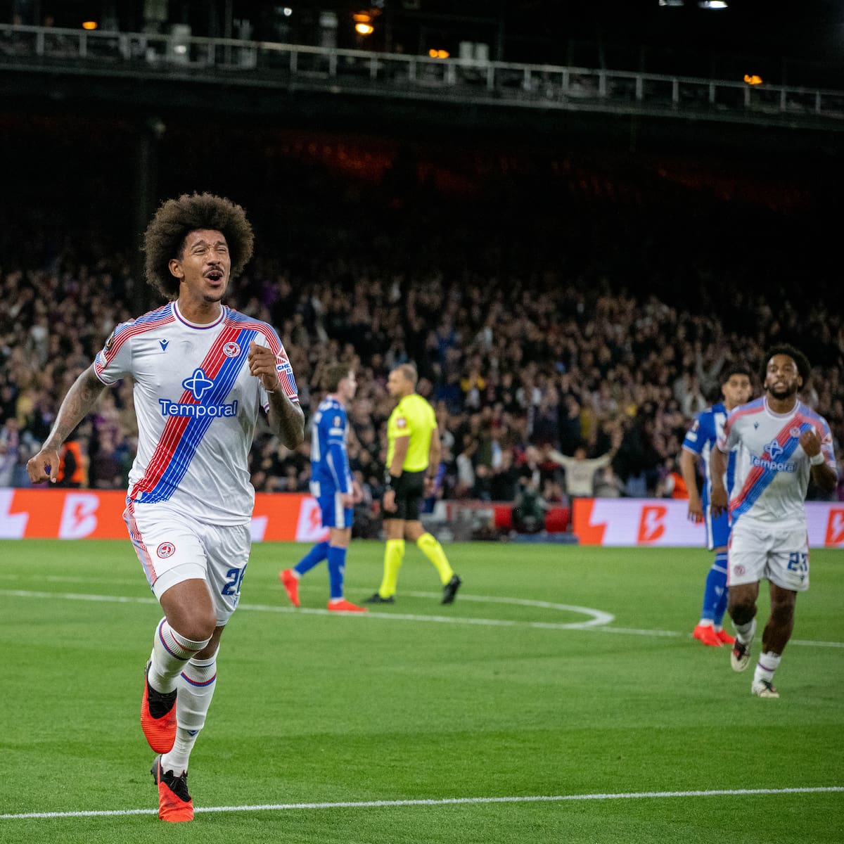 Sin Osorio, Crystal Palace arrasa en su estreno en la Europa League 2026-2027