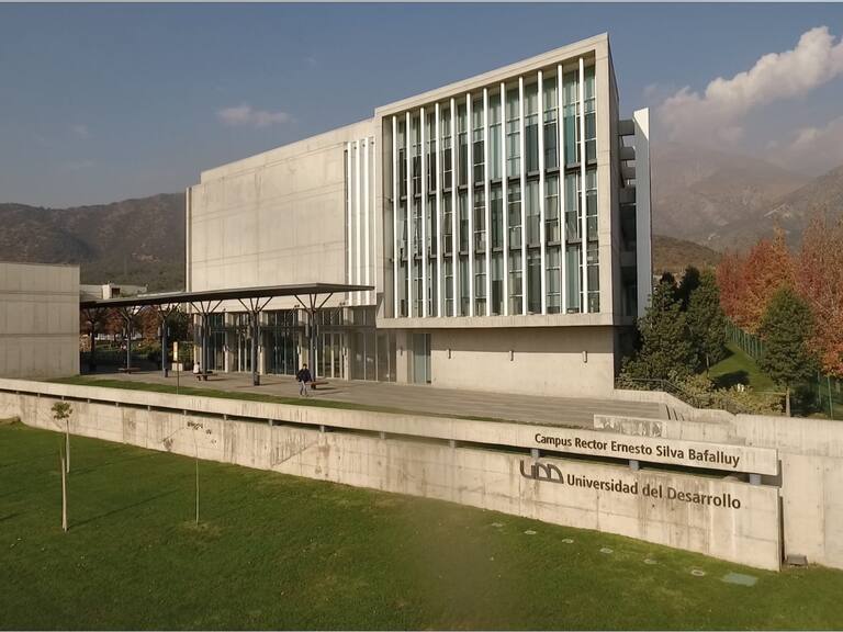 Falsos profesores y boletas irregulares: UDD acusa estafa calificada por más de $380 millones