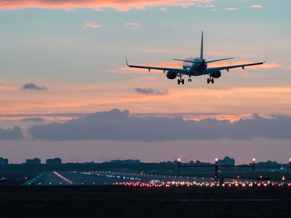 Por qué uno de los aeropuertos más importantes del mundo comenzó a limitar los abrazos