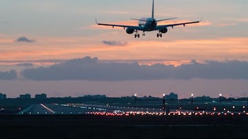 https://www.adnradio.cl/2024/10/22/por-que-uno-de-los-aeropuertos-mas-importantes-del-mundo-comenzo-a-limitar-los-abrazos/