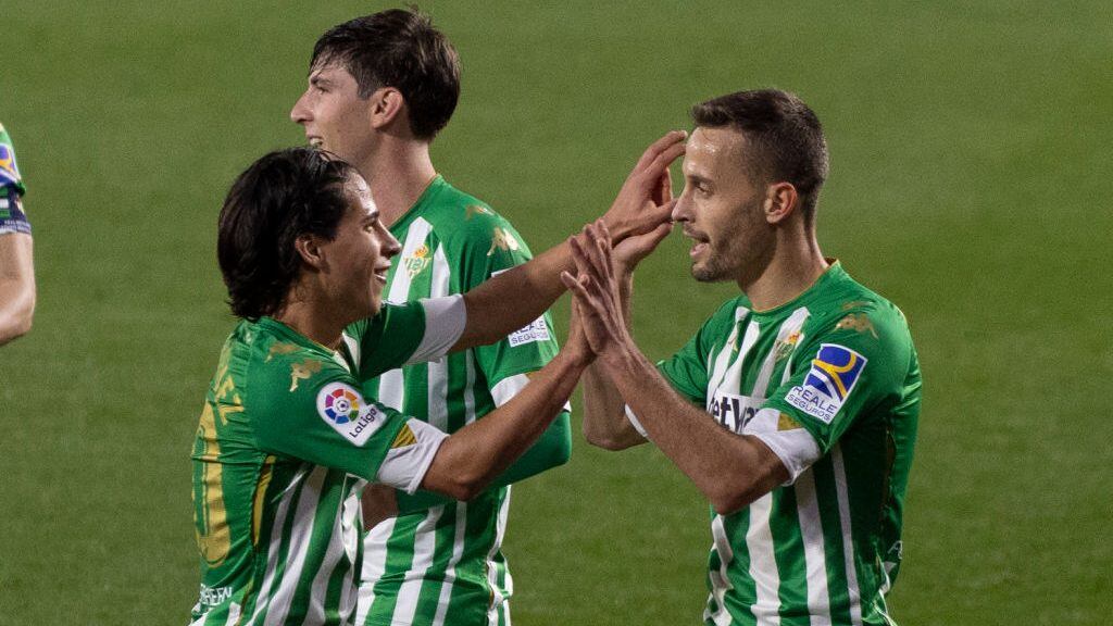 Sergio Canales of Real Betis Balompie celebrate a goal during the La Liga Santander match between Real Betis and Rea Celta de Vigo at Estadio Benito Vilamarin in Sevilla, Spain. (Photo by DAX Images/NurPhoto via Getty Images)
