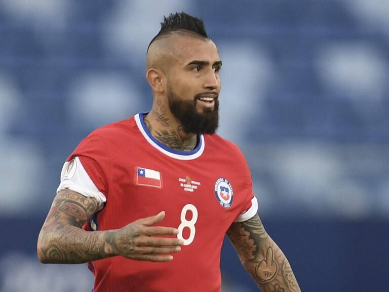 Chile's Arturo Vidal drives the ball during the Conmebol Copa America 2021 football tournament group phase match against Bolivia at the Pantanal Arena in Cuiaba, Brazil, on June 18, 2021. (Photo by Douglas MAGNO / AFP) (Photo by DOUGLAS MAGNO/AFP via Getty Images)