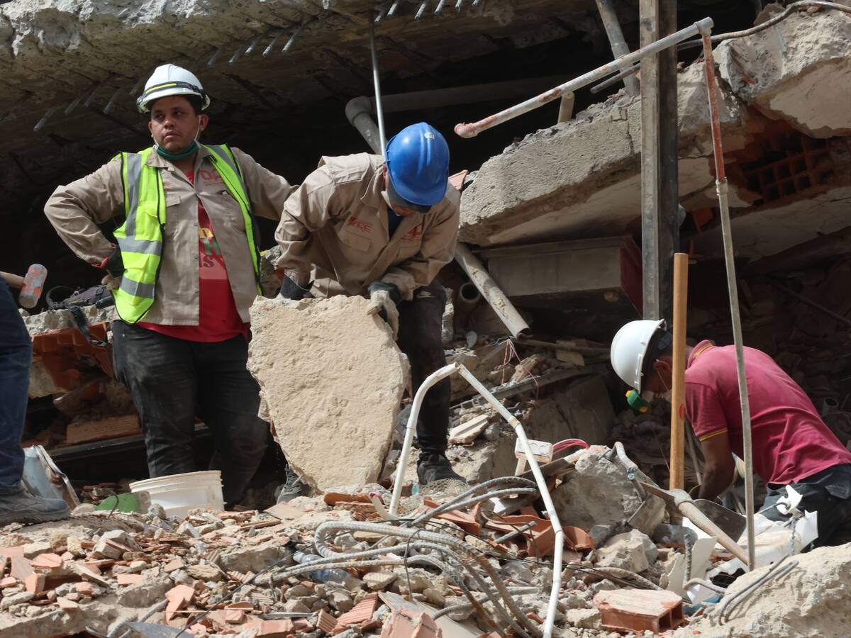 Terremoto en Venezuela: maquinaria inicia remoción de escombros en La Guaira mientras baja la esperanza de encontrar sobrevivientes