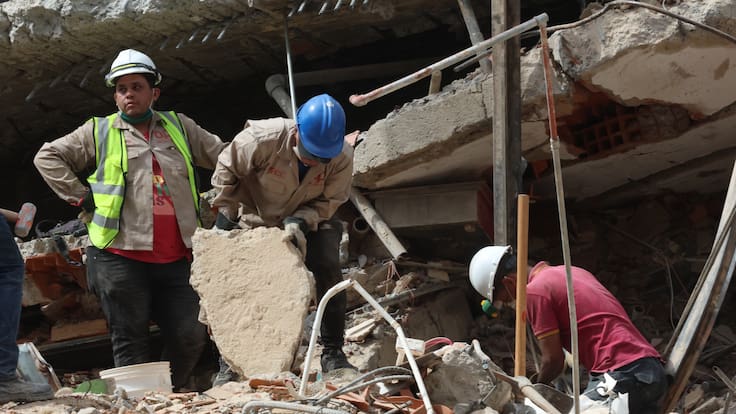 Terremoto en Venezuela: maquinaria inicia remoción de escombros en La Guaira mientras baja la esperanza de encontrar sobrevivientes
