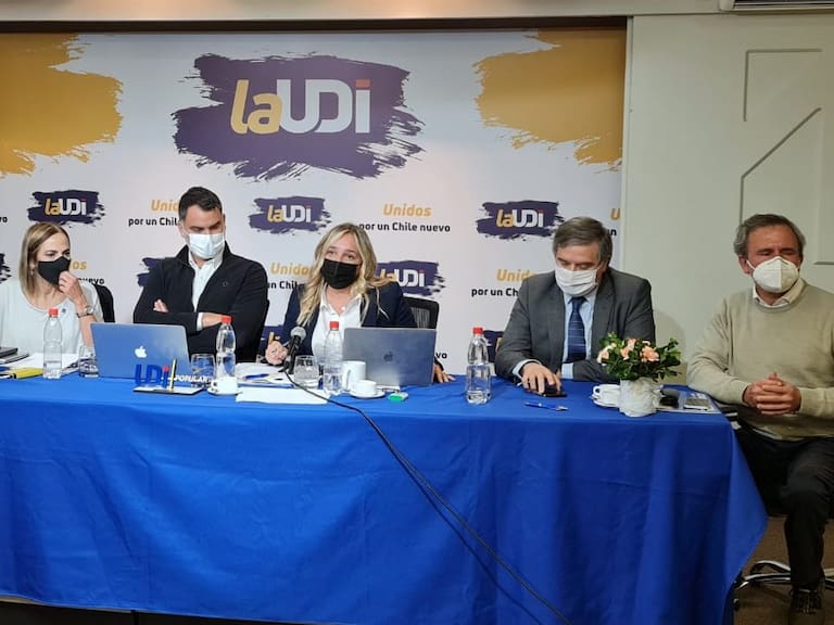 «La UDI está más viva que nunca»: así fue la proclamación de Joaquín Lavín como candidato presidencial
