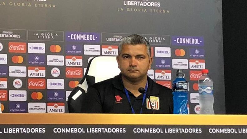Damián Muñoz levanta la cabeza tras derrota de Curicó en Copa Libertadores: "Nos jugaremos todas las opciones en Paraguay"