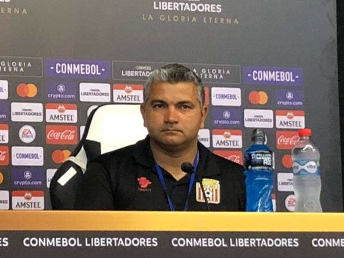 Damián Muñoz levanta la cabeza tras derrota de Curicó en Copa Libertadores: «Nos jugaremos todas las opciones en Paraguay»