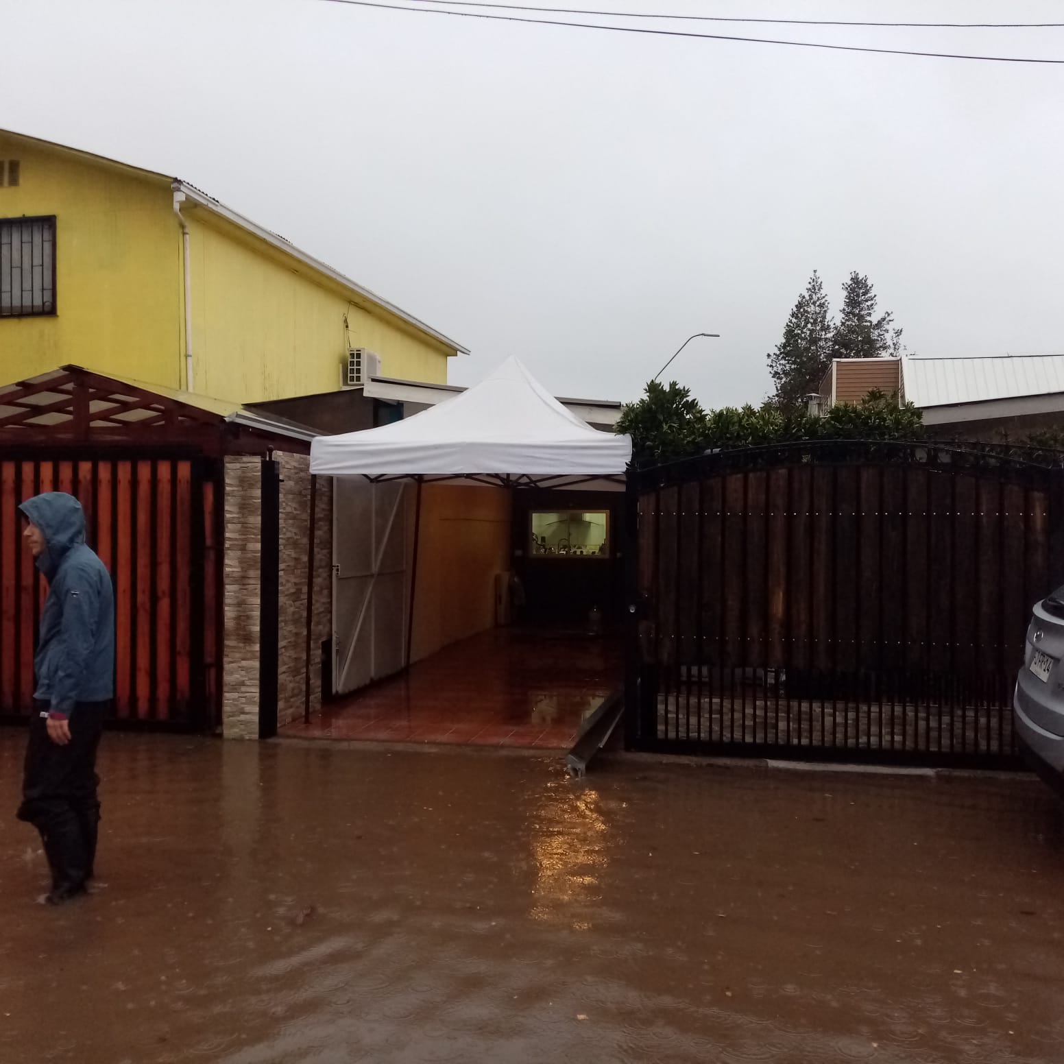 Casa inundada en La Cisterna por lluvia