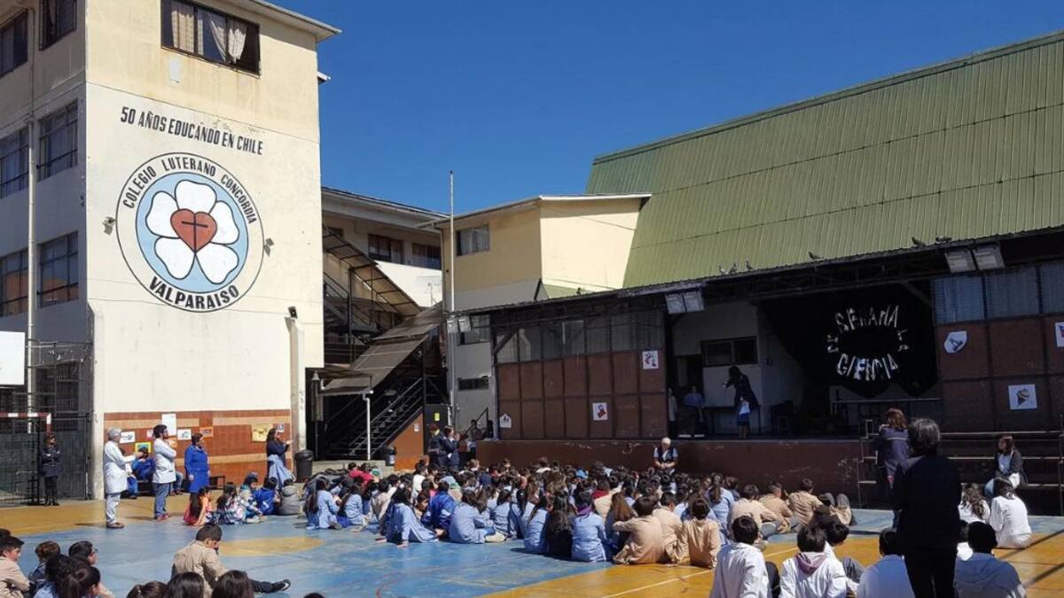 Suspensión de clases en Valparaíso por narcofuneral: director del Colegio Luterano acusa que medida respondió a falta de información