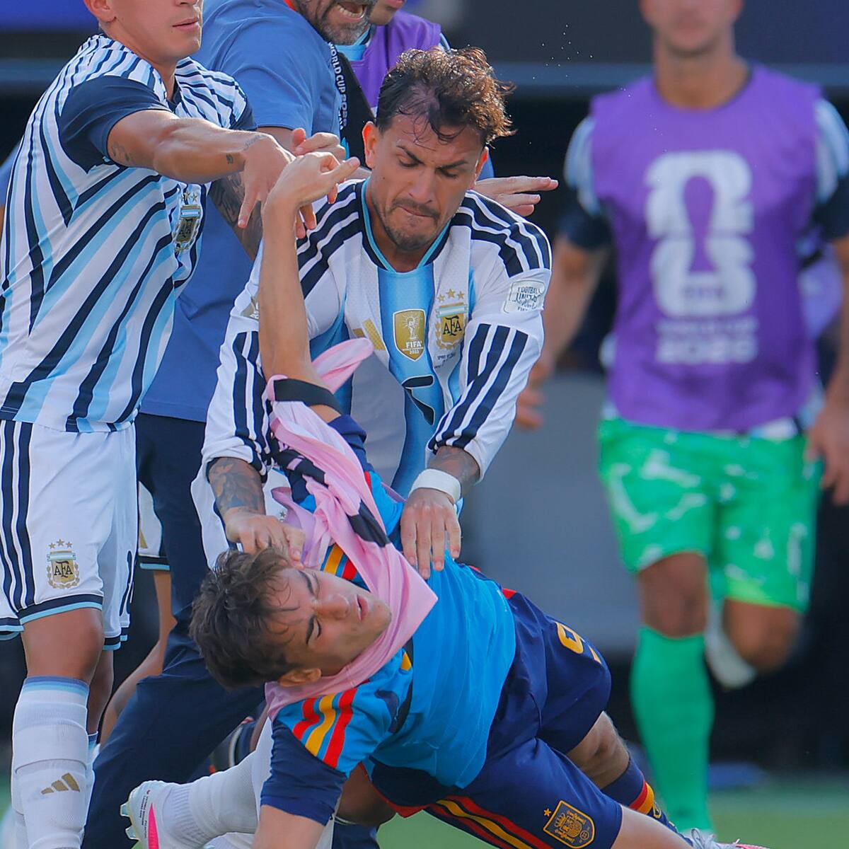 “Yo le habría dado un cabezazo a Leandro Paredes si hubiese estado en la cancha... Me habrían expulsado”