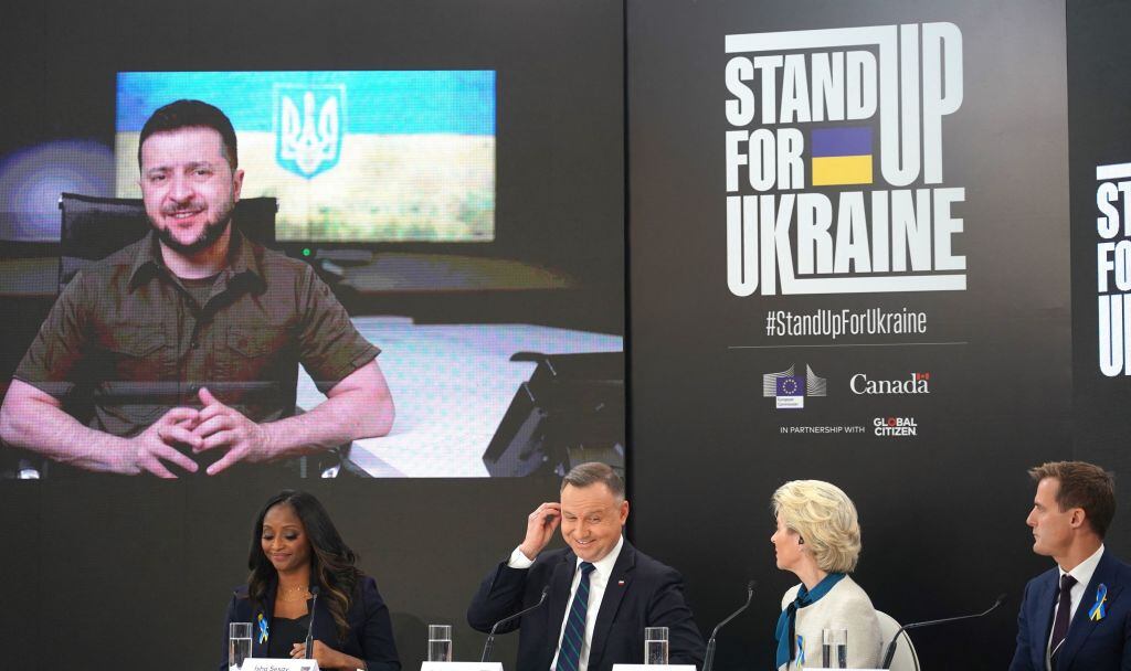 Volodimir Zelenski saluda a los organizadores de la campaña para Ucrania