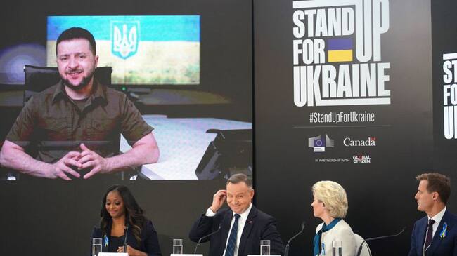 Volodimir Zelenski saluda a los organizadores de la campaña para Ucrania