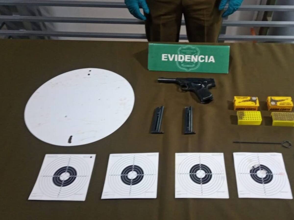 Carabineros detuvo a un adulto mayor que practicaba tiro en una plazoleta en Vitacura
