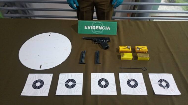 Carabineros detuvo a adulto mayor que practicaba tiro en una plaza en Vitacura