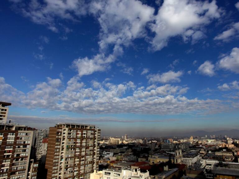 El tiempo en Santiago 18 de abril: nubosidad parcial y una temperatura máxima de 23 grados