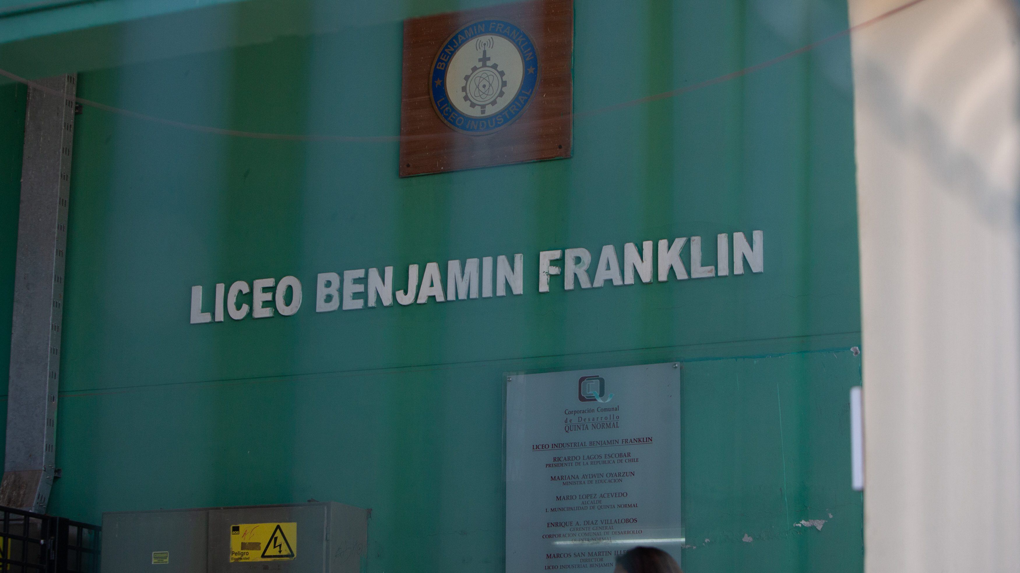 Liceo industrial Benjamin Frankiln de la comuna de Quinta Normal cancela sus clases luego que se viralizara a traves de redes sociales un video donde un alumno del establecimiento amenaza con cometer una "masacre estudiantil" el proximo lunes 4 de Abril.FOTO:LUKAS SOLIS/AGENCIAUNO