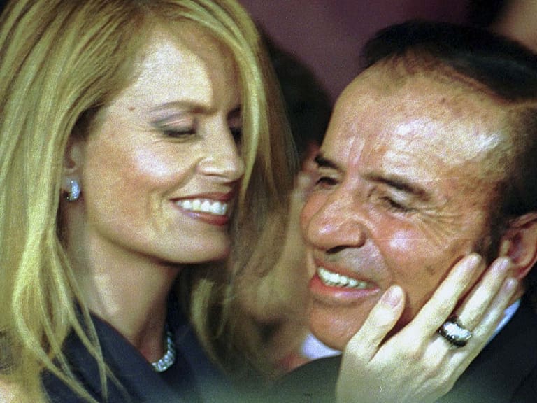 zzzznacp2NOTICIAS ARGENTINAS BAIRES, OCTUBRE 3: (ARCHIVO) La Cámara Federal porteña revocó el archivo y dispuso se siga investigando al ex presidente Carlos Menem y a su ex esposa Cecilia Bolocco por presunto enriquecimiento ilícito. FOTO NA: MARCELO CAPECEzzzz