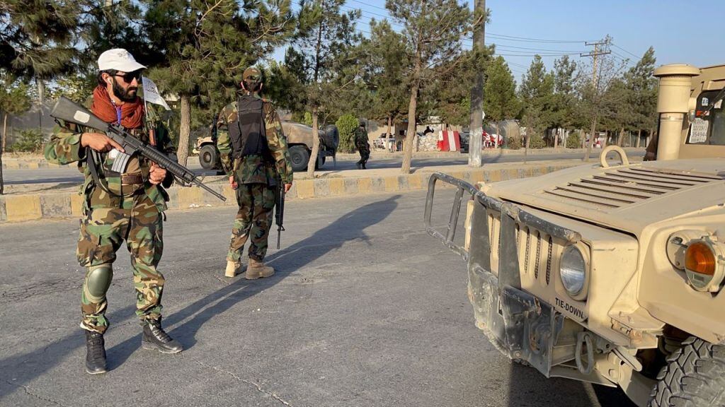 Talibanes cortaron las vías de acceso al aeropuerto de Kabul tras atentado