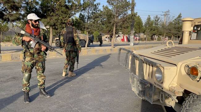 Talibanes cortaron las vías de acceso al aeropuerto de Kabul tras atentado