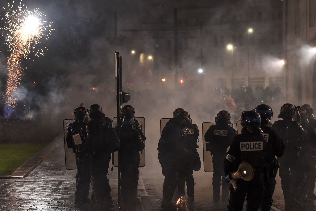 Policía de Francia reprime a los manifestantes en la ciudad de Nantes