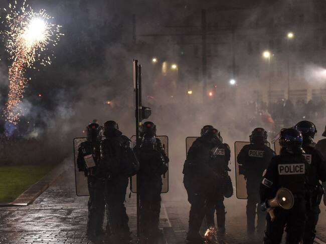 Policía de Francia reprime a los manifestantes en la ciudad de Nantes