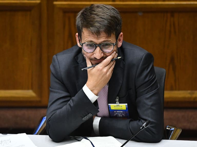 Otra AC que no llega a puerto: Senado rechaza acusación constitucional contra Diego Pardow