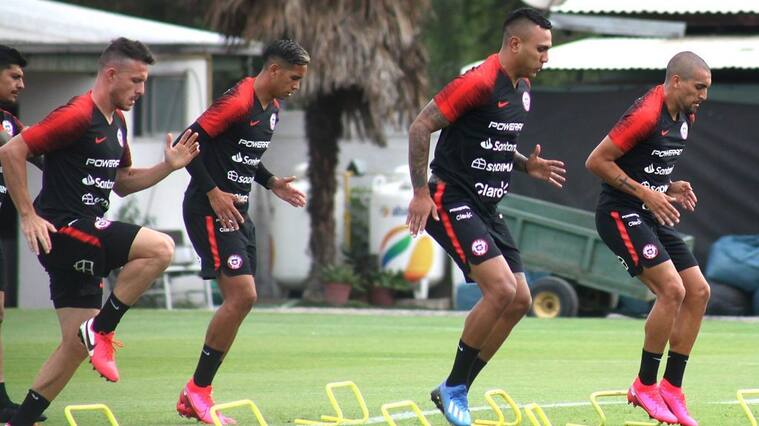 24 de febrero 2020/ SANTIAGO
Jugadores de la seleccion chilena, durante el primer entrenamiento en cancha con los jugadores que estarián en el microciclo de marzo, ultima prueba antes del inicio de las Clasificatorias a Qatar 2020.
FOTO: AILEN DÍAZ/AGENCIAUNO