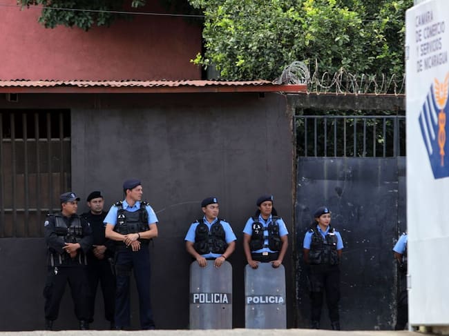 Policía realiza un operativo para detener a un opositor en Managua