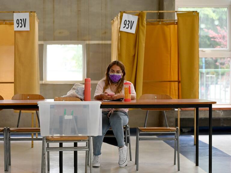 ¿Puedo ser vocal de mesa en el Plebiscito de Salida de forma voluntaria y cómo postular?