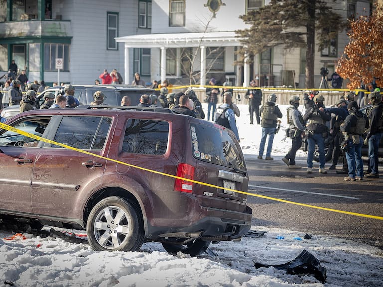 Trump respalda a agente de ICE tras muerte de mujer durante operativo migratorio en Mineápolis y culpa a “la izquierda radical”