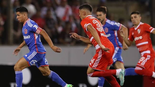 River Plate remonta y vence a Universidad de Chile en guerra de goles en Argentina