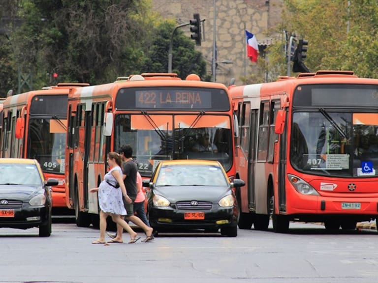 Ministerio de Transportes compensará a empresas de buses por pérdidas tras estallido social