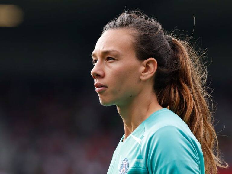 GUINGAMP, FRANCE - SEPTEMBER 21: Christiane Endler #16 of Paris Saint-Germain looks on during the Trophee des Championnes between Olympique Lyonnais and Paris Saint-Germain at Stade du Roudourou on September 21, 2019 in Guingamp, France. (Photo by Catherine Steenkeste/Getty Images)