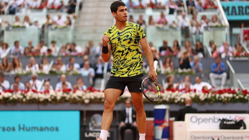 Carlos Alcaraz vence la resistencia de Struff para defender con éxito el título en Madrid