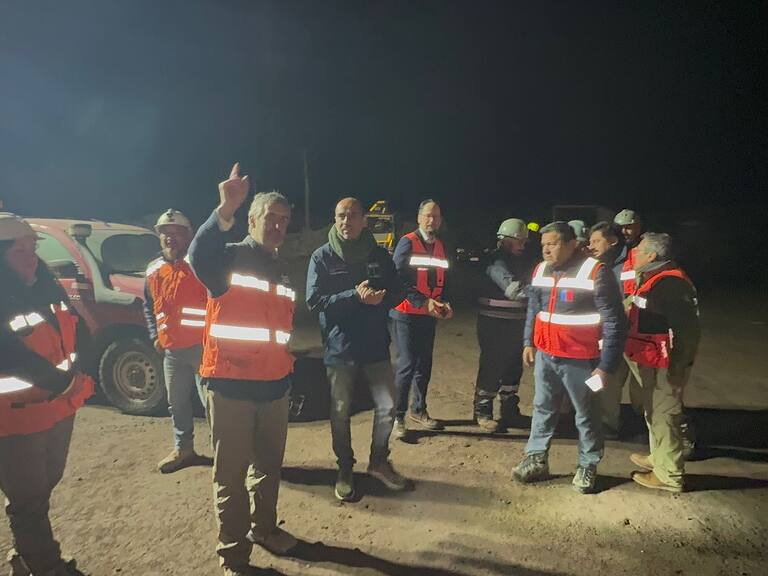 Luego de dos días de rescate: logran salvar a minero atrapado en Pampa Camarones