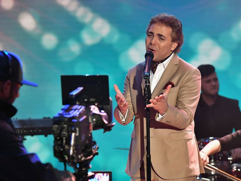 Cristian Castro es invitado por el Papa Francisco para cantar en el Vaticano.