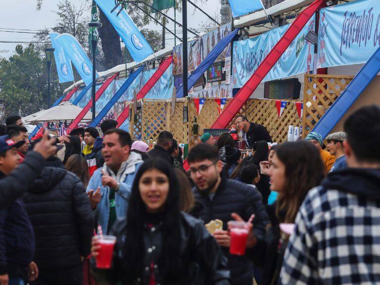 Parque O'Higgins, fondas, fiestas patrias, 1024x576 jpg ok