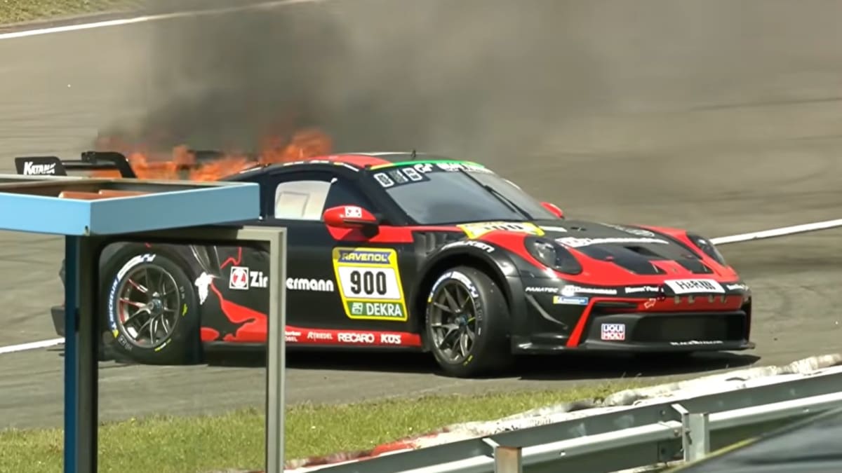 Mala fortuna: auto de piloto chileno se incendia y es chocado en las clasificaciones de las 24 Horas de Nürburgring