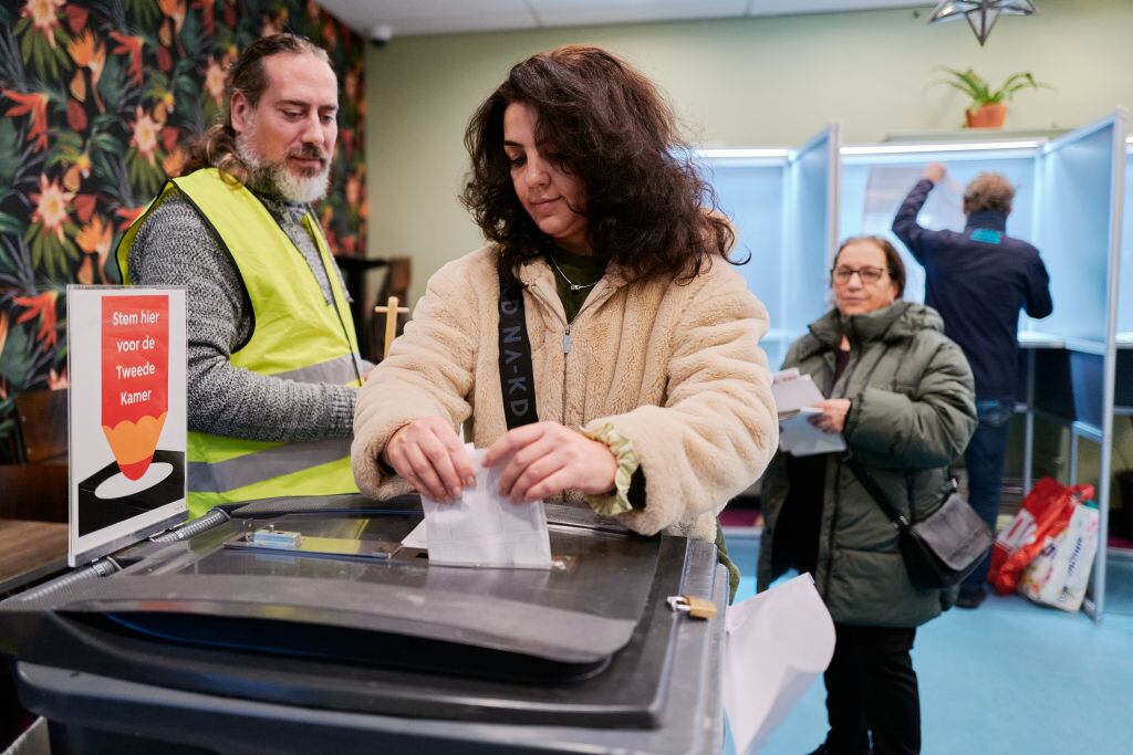 Ciudadanía de Países Bajos emite sus votos en Amsterdam