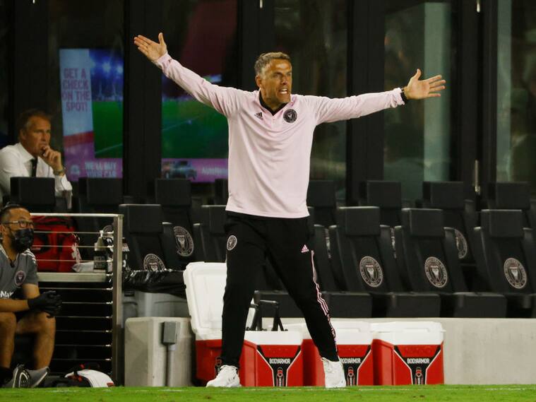 Phil Neville alabó a Robbie Robinson: "Su llegada a la selección chilena nos beneficia a todos"