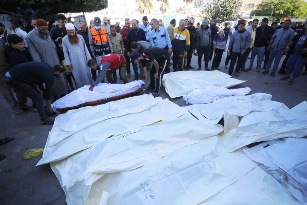 Palestinos asesinados por fuerzas de Israel en campo de refugiados en Gaza